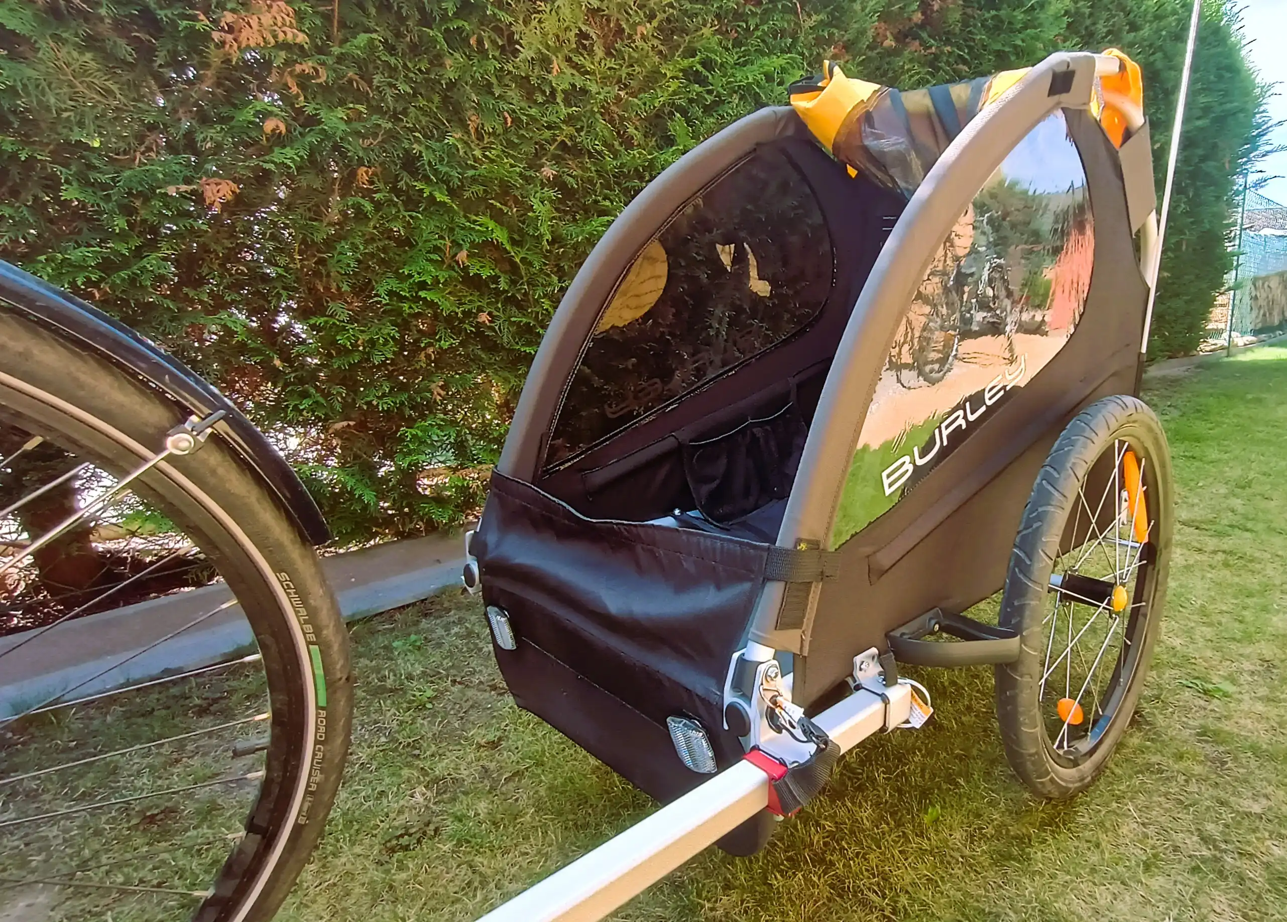 Burley Bee cyklovozík